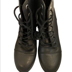 Black sz 8 lace up/side zip boots. 2 inch heel 5 1/4 boot shaft. Like New!
